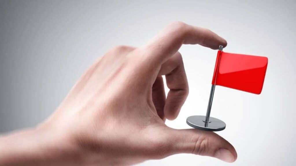 Dấu hiệu Red flags là gì trong tình yêu